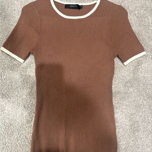 Zesica Brown Short Sleeve Ribbed Tee